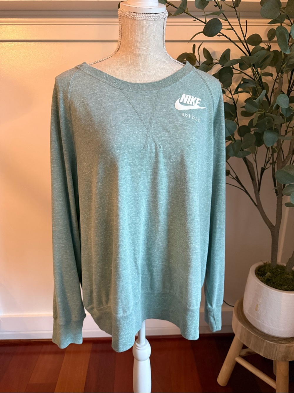 Nike Women’s Teal Crewneck Lightweight Sweatshirt l with White Logo 2X
